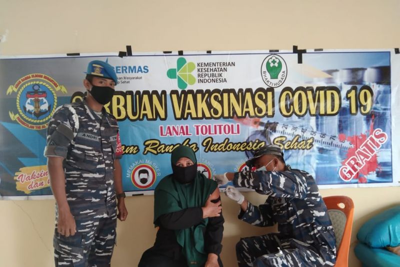 Lanal jajaran Lantamal VIII terus giatkan Serbuan VaksinasiCOVID-19
