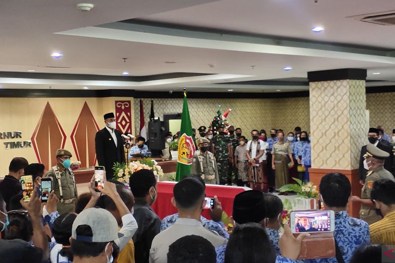 Frans Lebu Raya disemayamkan satu jam di Kantor Gubernur NTT