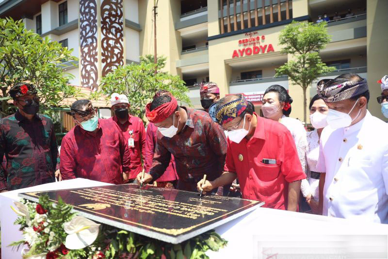 Gubernur Bali resmikan pasar rakyat termegah di Gianyar Gubernur Bali resmikan pasar rakyat termegah di Gianyar