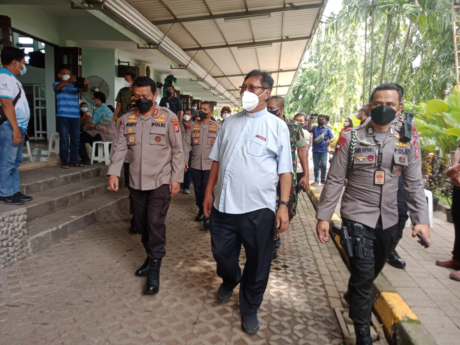 Amankan Natal, tim penjinak bom Polda Banten lakukan penyisiran di 58 titik Amankan Natal, tim penjinak bom Polda Banten lakukan penyisiran di 58 titik