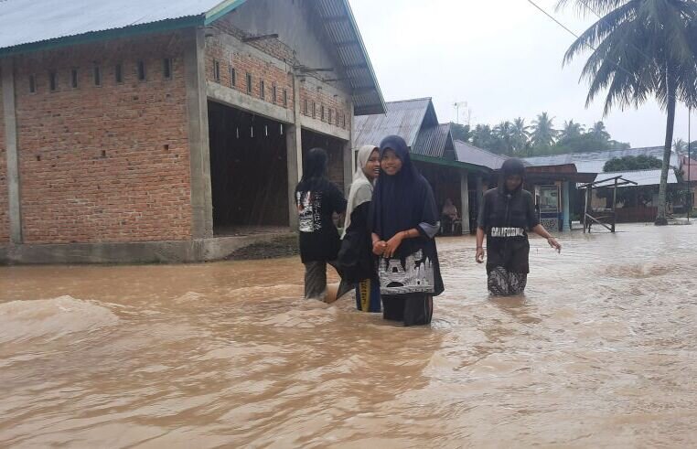 Ratusan rumah di Padang Pariaman terdampak banjir
