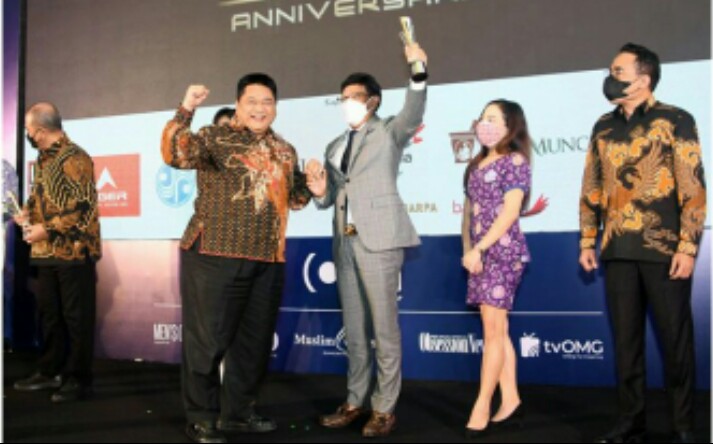 Menkominfo terima penghargaan TOP Leader on Digital Implementation 2021 Menkominfo terima penghargaan TOP Leader on Digital Implementation 2021