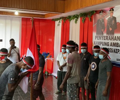 27 orang KKB dari Ambaidiru, Papua menyerahkan diri 27 orang KKB dari Ambaidiru, Papua menyerahkan diri