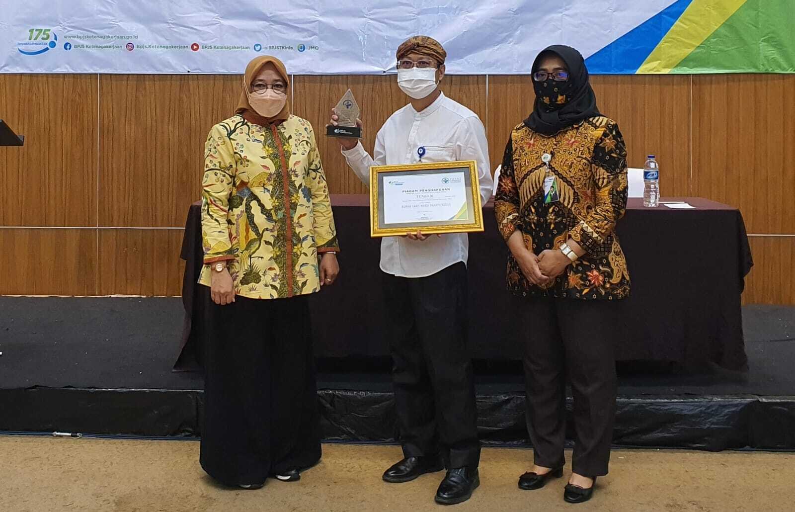 Jadi pusat rujukan kecelakaan kerja, RS Mardi Rahayu Kudus raih penghargaan Jadi pusat rujukan kecelakaan kerja, RS Mardi Rahayu Kudus raih penghargaan