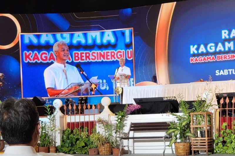 Ganjar Pranowo apresiasi KAGAMA bantu warga terdampak bencana Semeru Ganjar Pranowo apresiasi KAGAMA bantu warga terdampak bencana Semeru
