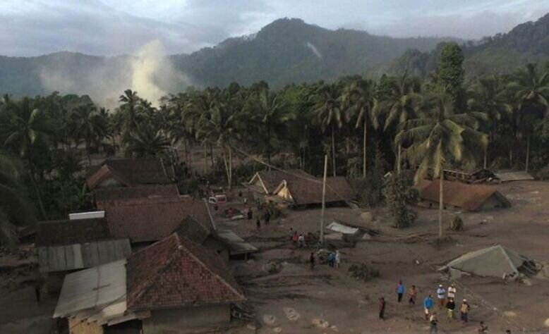 Jaringan komunikasi di sekitar Semeru sedang dipulihkan Jaringan komunikasi di sekitar Semeru sedang dipulihkan