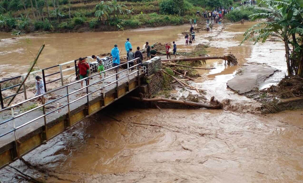 Banjir bandang Garut, warga Kampung Bangkanol belum dapat bantuan
