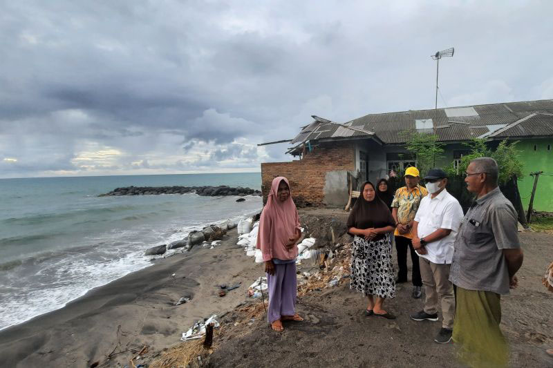 Tiga rumah warga terdampak abrasi pantai di Padang Pariaman