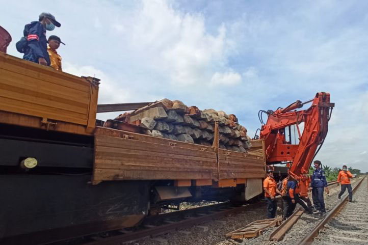 KAI tingkatkan kewaspadaan hadapi musim hujan KAI tingkatkan kewaspadaan hadapi musim hujan