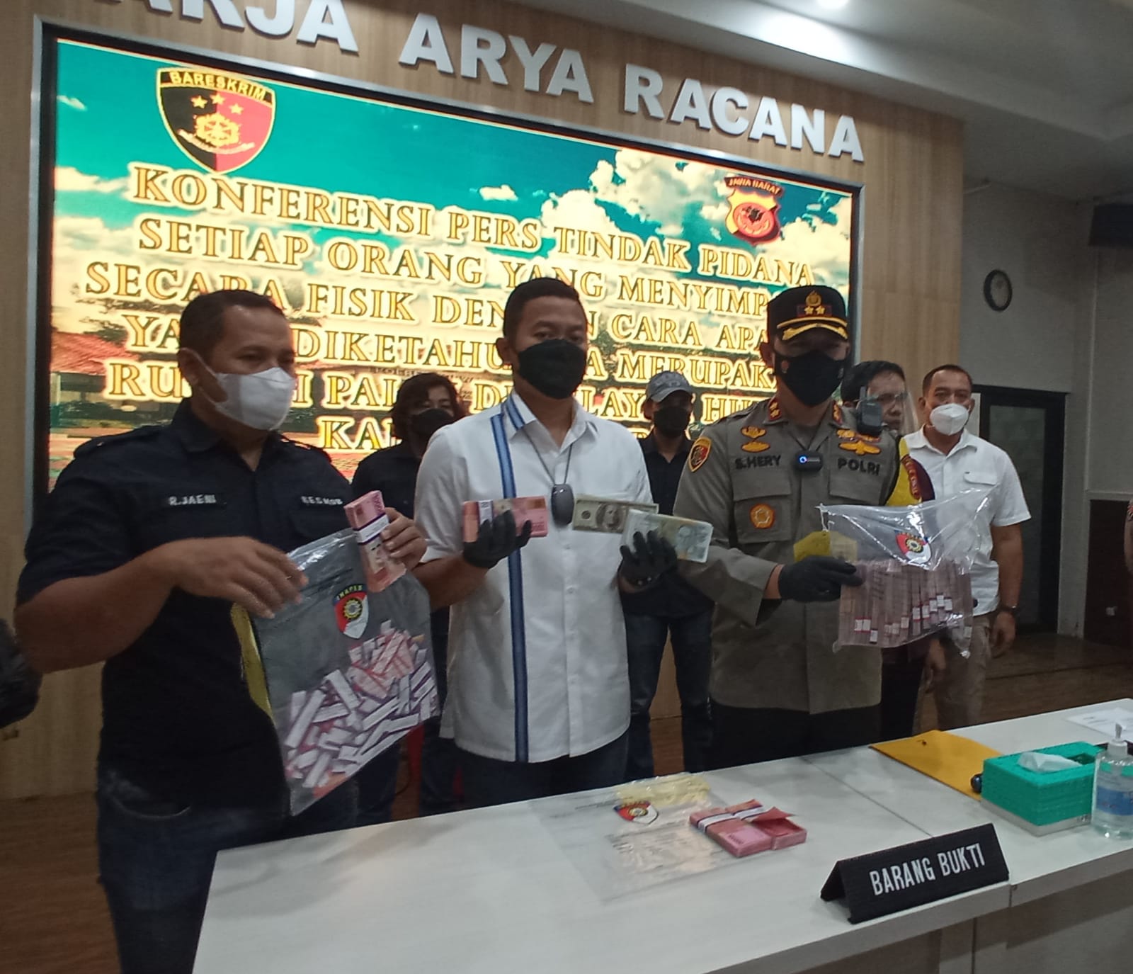 Polres Purwakarta ringkus jaringan pengedar uang palsu Polres Purwakarta ringkus jaringan pengedar uang palsu