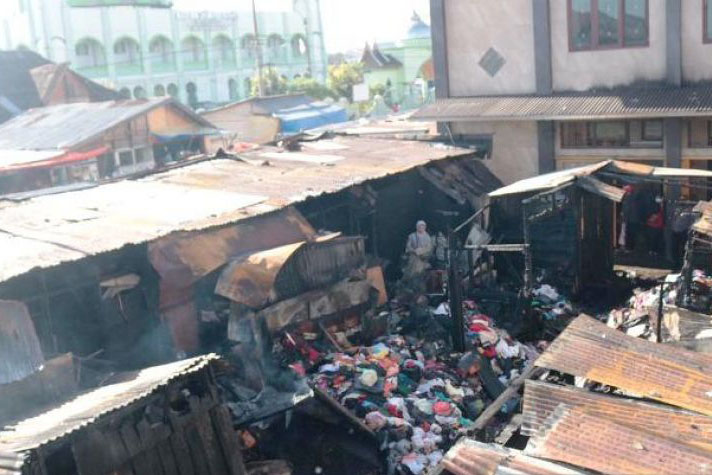 28 kios di Pasar Aur Tajungkang Bukittinggi terbakar