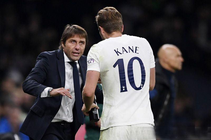 Debut Conte latih Tottenham ditandai kemenangan dan tiga kartu merah