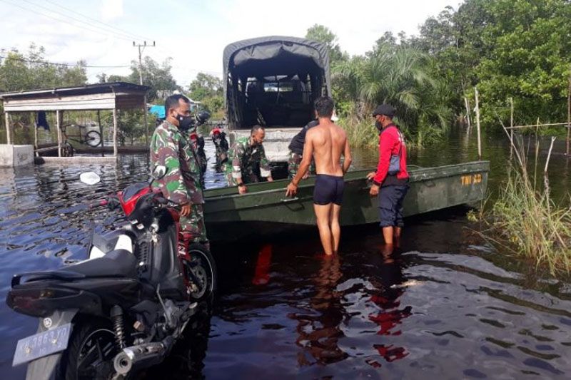 Danrem 102/Pjg perintahkan anggotanya bantu korban banjir