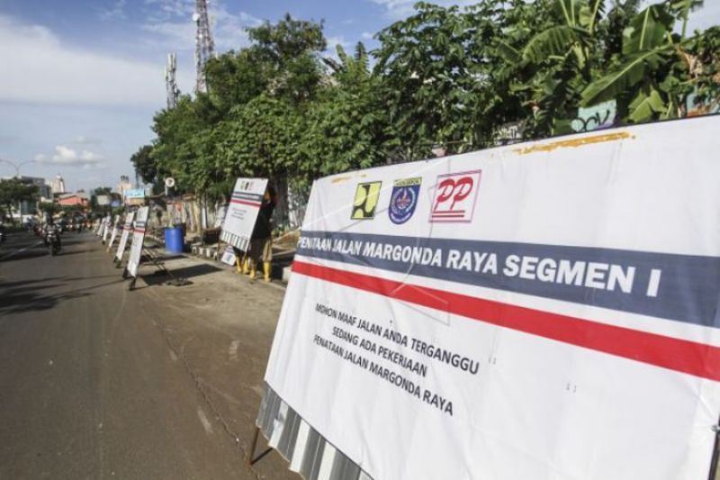 Pemkot Depok revitalisasi trotoar di Jalan Margonda Pemkot Depok revitalisasi trotoar di Jalan Margonda