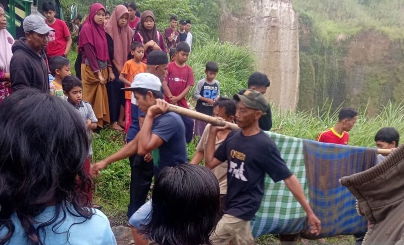 Galian tanah di Sukabumi longsor timbun tiga penambang Galian tanah di Sukabumi longsor timbun tiga penambang