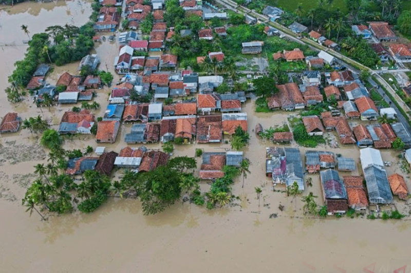 Ratusan rumah di Karawang terendam banjir akibat luapan Sungai Cibeet Ratusan rumah di Karawang terendam banjir akibat luapan Sungai Cibeet