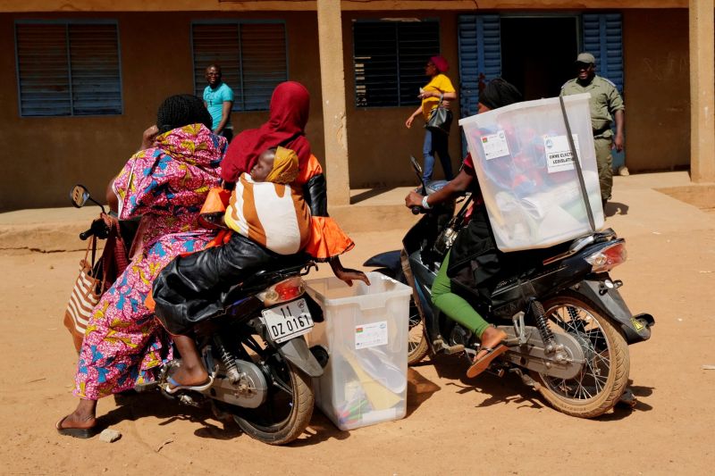 Massa tuntut presiden Burkina Faso mundur Massa tuntut presiden Burkina Faso mundur