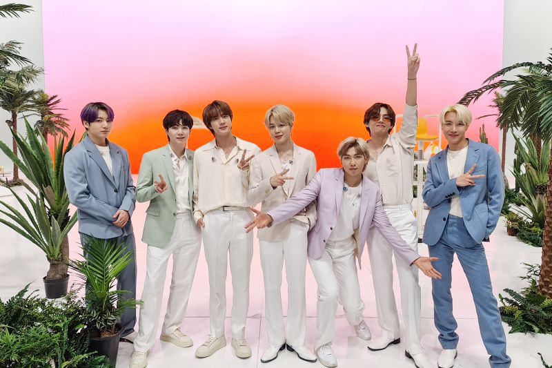 BTS tampil bawakan Butter bersama Megan Thee Stallion di AMA 2021