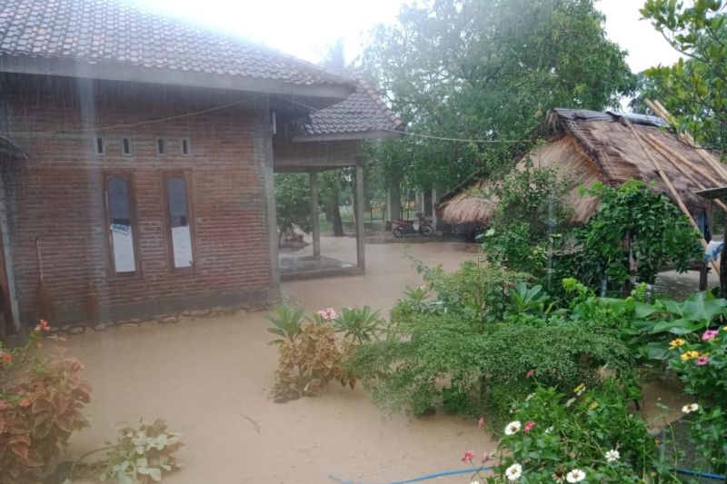 Tiga kampung di Lombok Tengah banjir setelah hujan deras