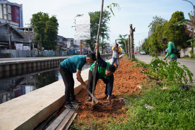 Wali kota Pontianak ajak masyarakat tanam pohon