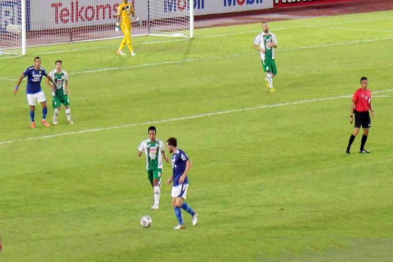 Persib Bandung tekuk Persiraja 4-0