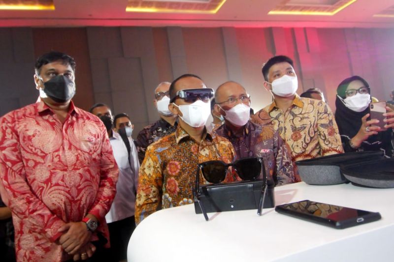 Menteri Bahlil minta Indosat Ooredoo bantu UMKM hingga pelosok Menteri Bahlil minta Indosat Ooredoo bantu UMKM hingga pelosok