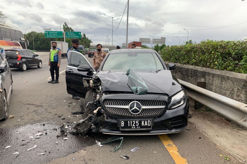 Pengemudi Mercy lawan arah di Tol JORR jadi tersangka Pengemudi Mercy lawan arah di Tol JORR jadi tersangka