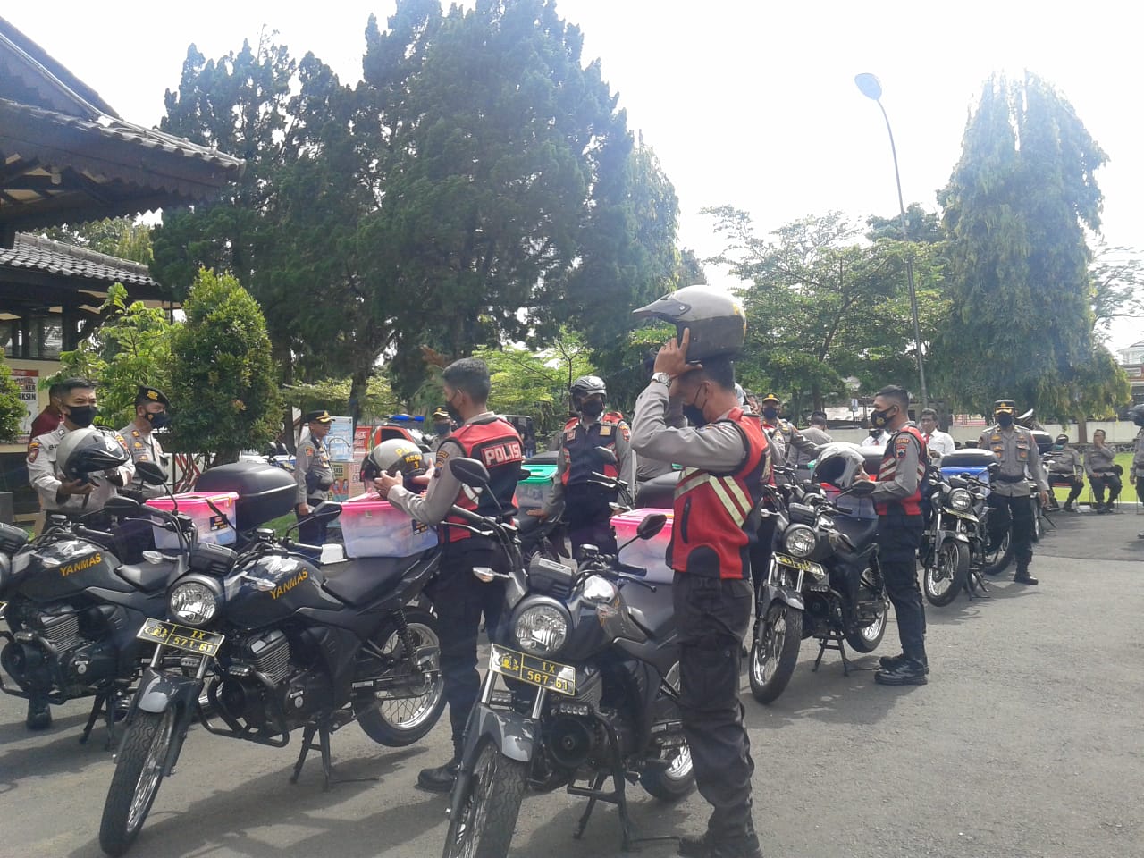 Pemkot Salatiga apresiasi Polres Salatiga bagikan bantuan paket sembako Pemkot Salatiga apresiasi Polres Salatiga bagikan bantuan paket sembako