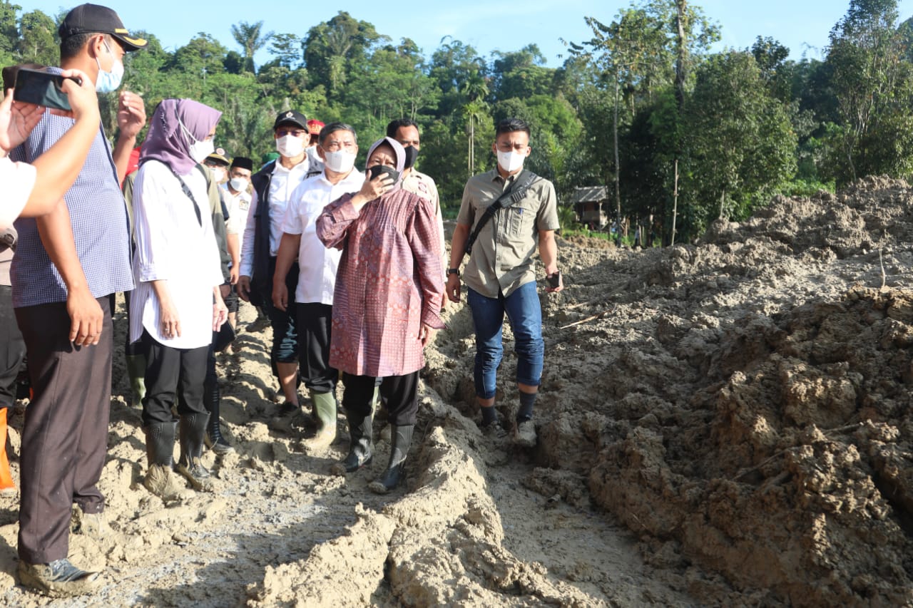 Mensos instruksikan pendirian 7 titik lumbung sosial di lokasi banjir dan longsor Sibolangit Mensos instruksikan pendirian 7 titik lumbung sosial di lokasi banjir dan longsor Sibolangit