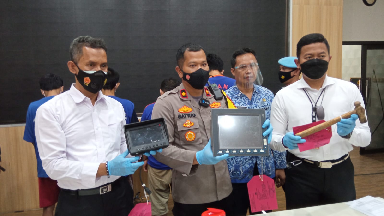 Curi alat berat perusahaan, cakades di Purwakarta ditangkap petugas Curi alat berat perusahaan, cakades di Purwakarta ditangkap petugas