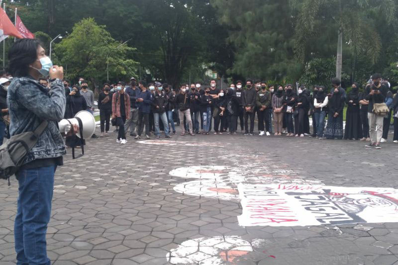 Ratusan mahasiswa UNS tuntut pembubaran Ormawa Menwa