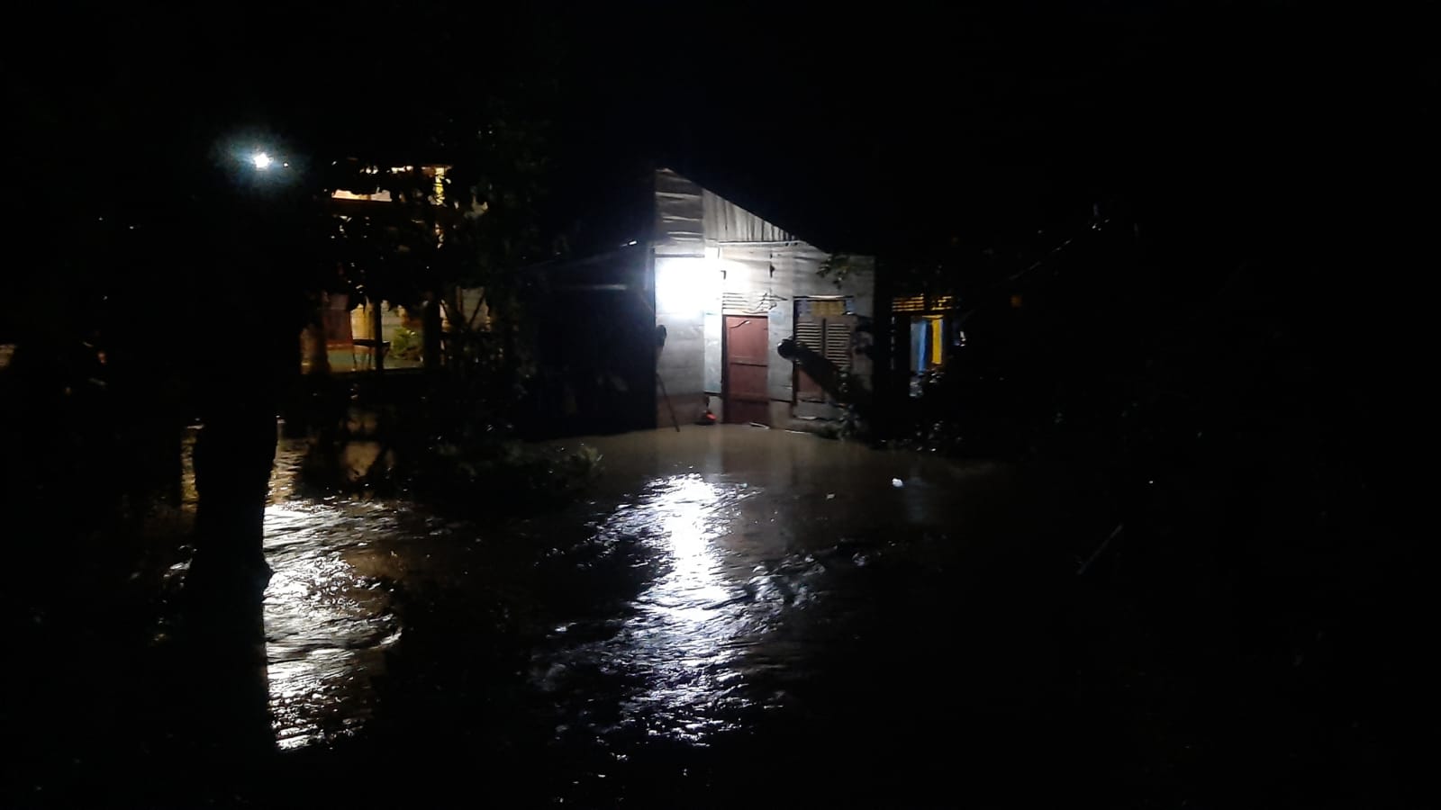 Hampir seluruh desa di Kecamatan Nisam mengalami musibah banjir
