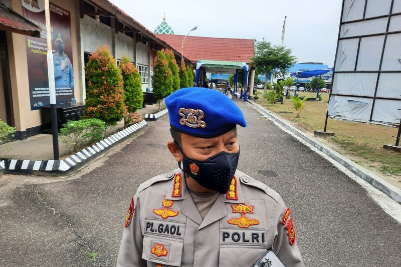 Ditpolairud Jambi menyiagakan kapal untuk membantu mengevakuasi korban banjir Ditpolairud Jambi menyiagakan kapal untuk membantu mengevakuasi korban banjir