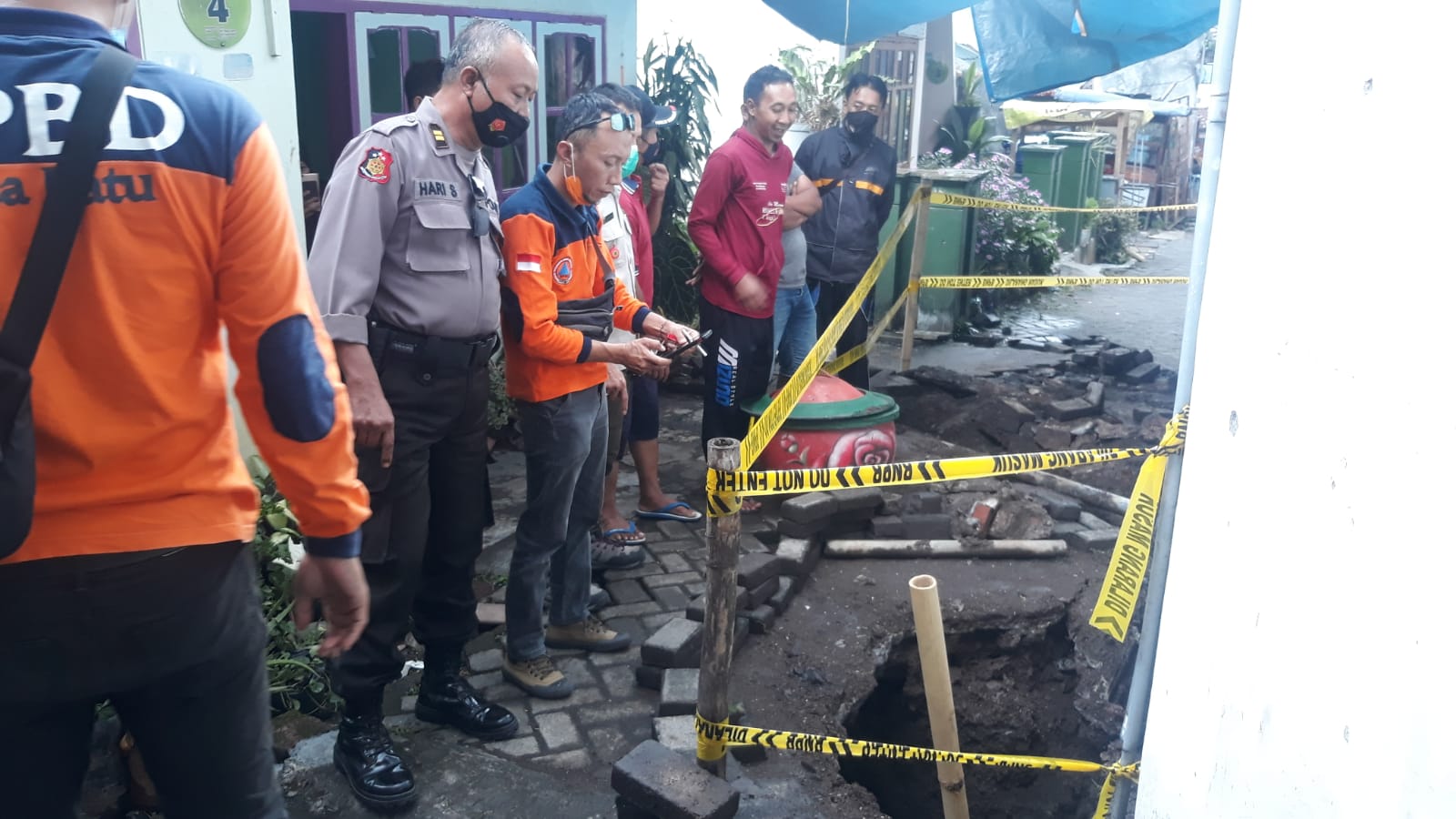 Sigap, Polres Batu amankan lokasi tanah amblas Sigap, Polres Batu amankan lokasi tanah amblas