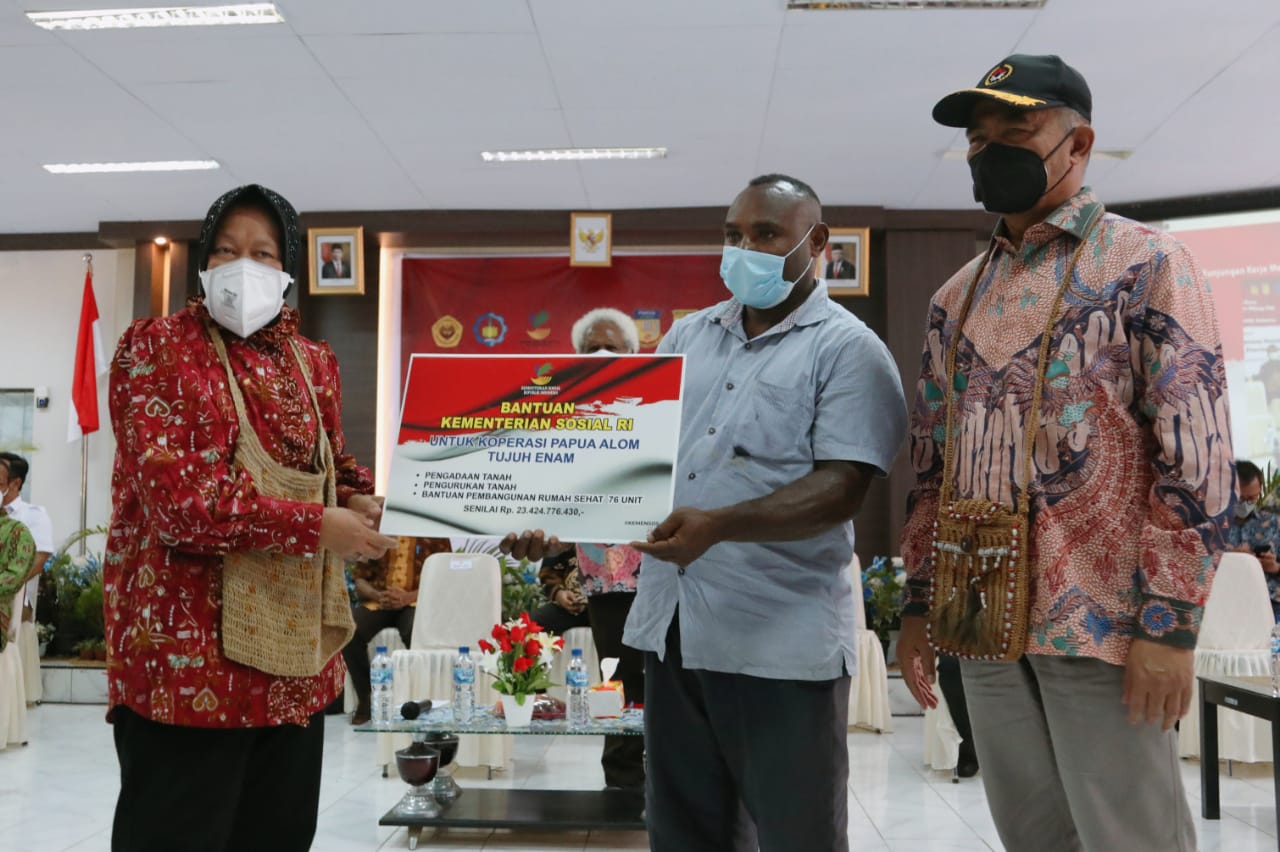 Mensos Risma berikan bantuan enam kapal cepat untuk masyarakat Papua