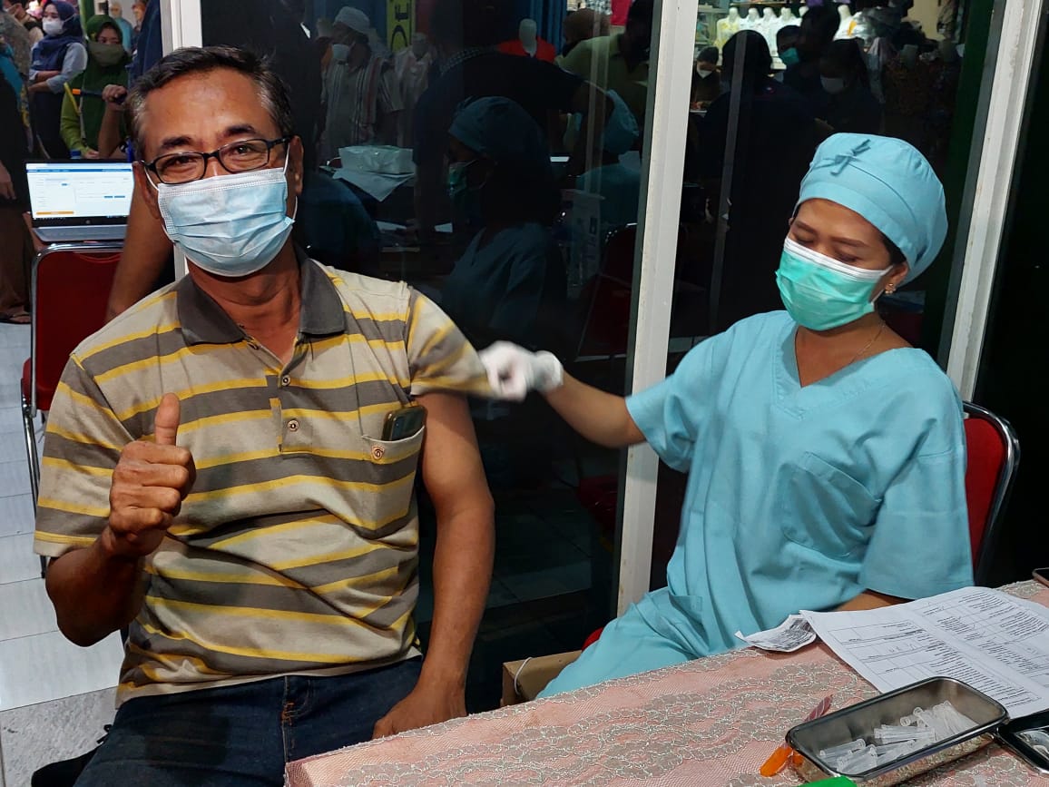 Serbuan vaksinasi Covid-19 RS Mardi Rahayu sasar Pasar Kliwon Kudus Serbuan vaksinasi Covid-19 RS Mardi Rahayu sasar Pasar Kliwon Kudus