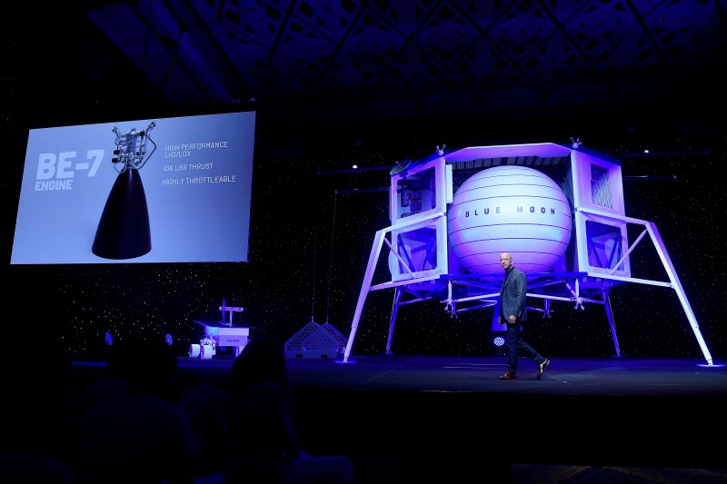 Jeff Bezos kalah dari SpaceX di meja hijau untuk proyek ke bulan Jeff Bezos kalah dari SpaceX di meja hijau untuk proyek ke bulan