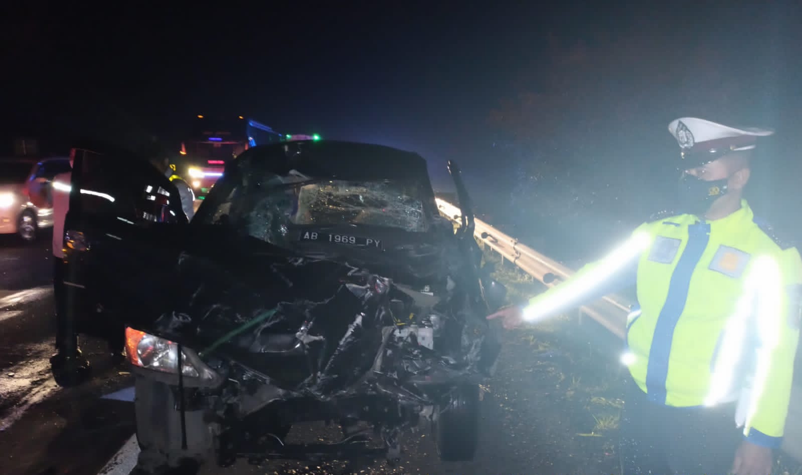 Minibus bawa ASN asal DIY kecelakaan di Tol Cipali, satu tewas, tiga luka-luka