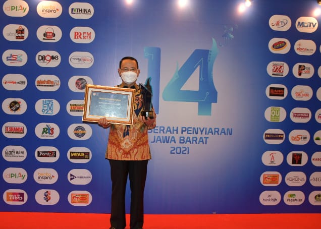 Bupati Majalengka raih penghargaan Kepala Daerah Peduli Penyiaran Digital Bupati Majalengka raih penghargaan Kepala Daerah Peduli Penyiaran Digital