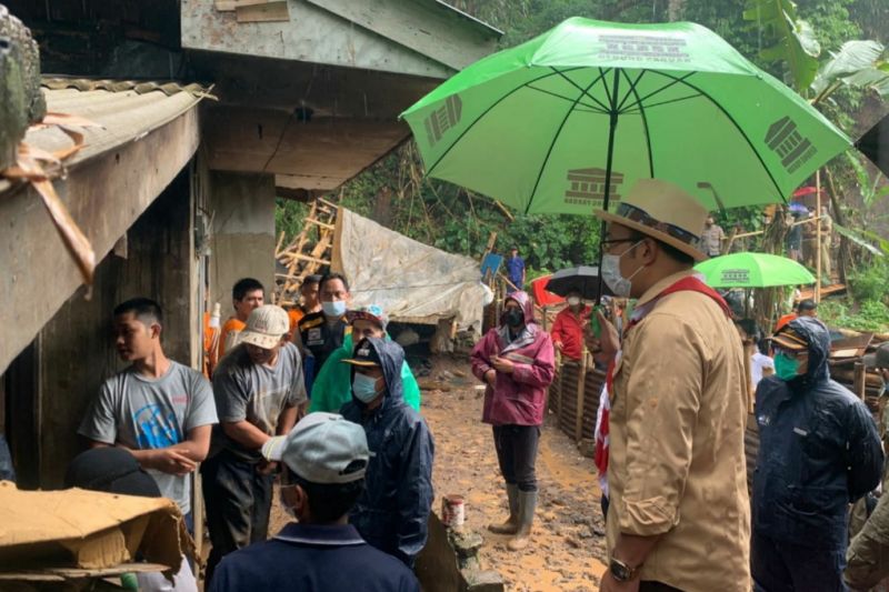Gubernur Jawa Barat minta warga mewaspadai dampak cuaca ekstrem