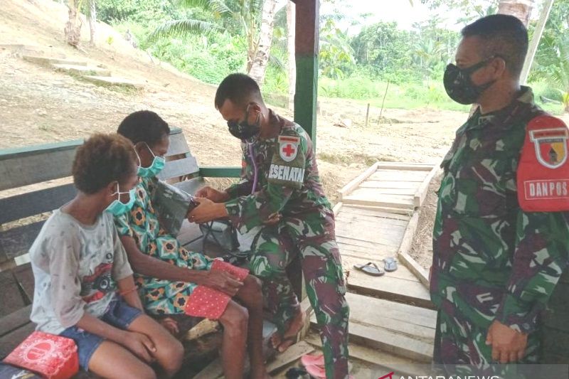 Satgas Yonif 512 layani pengobatan gratis warga perbatasan RI-PNG