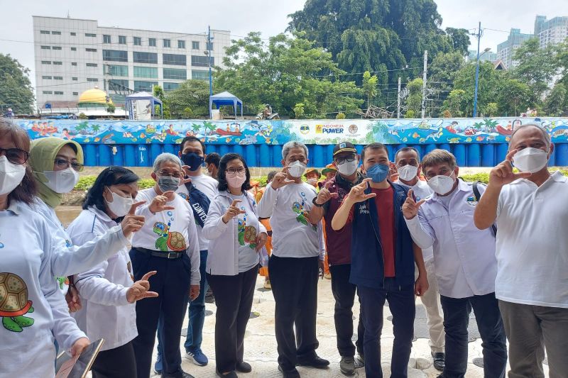 Mutu air Sungai Ciliwung disebut layak sebagai bahan baku air minum Mutu air Sungai Ciliwung disebut layak sebagai bahan baku air minum