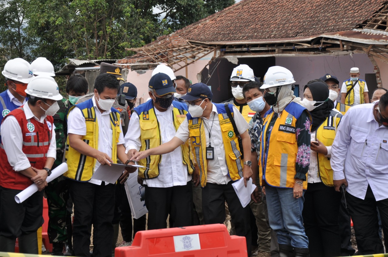 Menteri PUPR: Warga di bantaran sungai segera direlokasi Menteri PUPR: Warga di bantaran sungai segera direlokasi