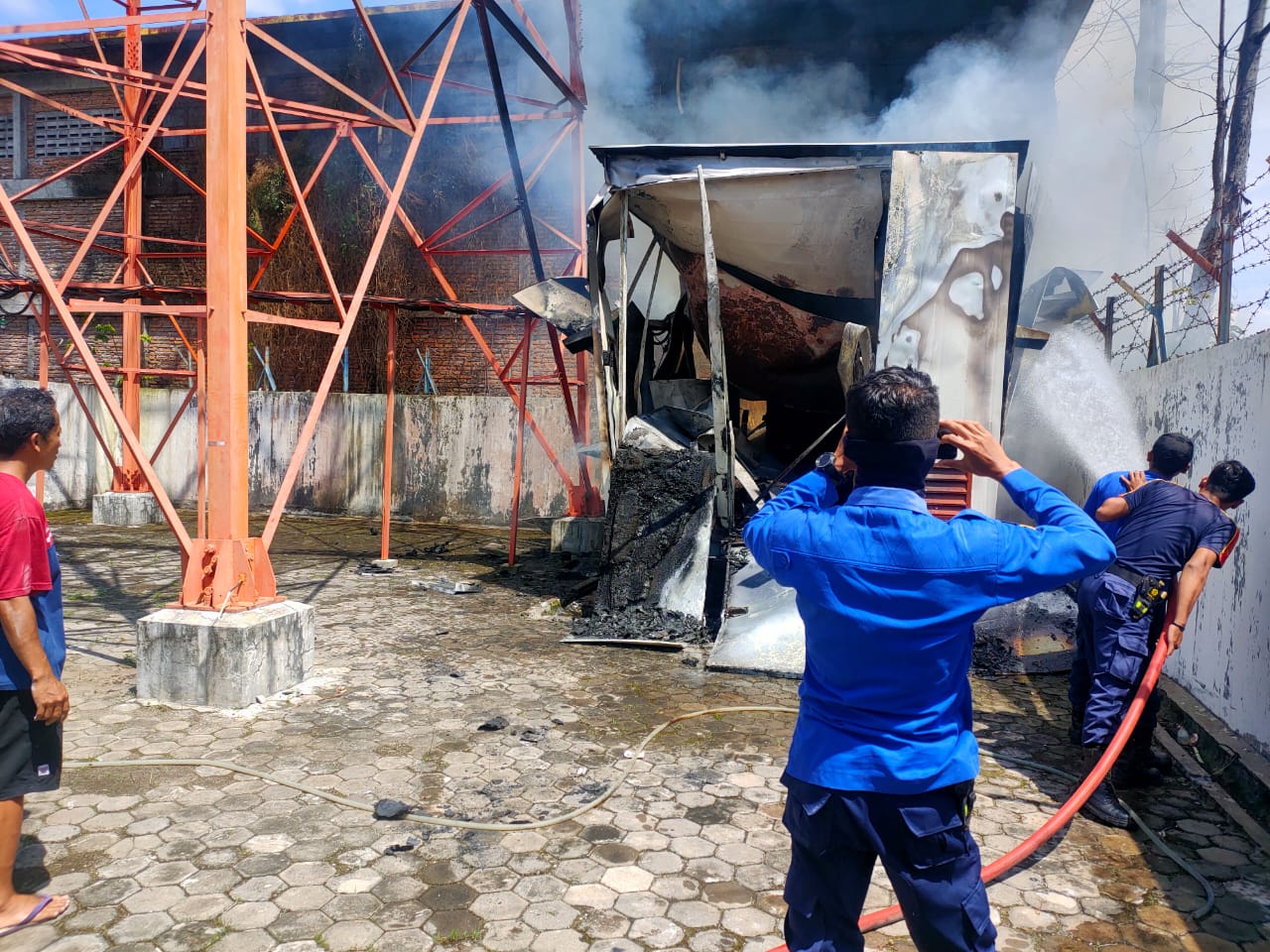 Shelter tower pemancar jaringan operator seluler di Boyolali terbakar