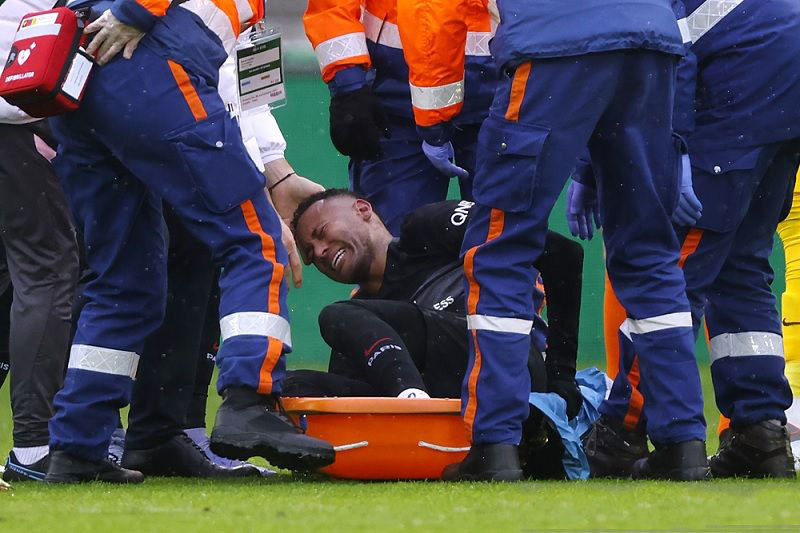 Neymar absen delapan pekan karena cedera pergelangan kaki