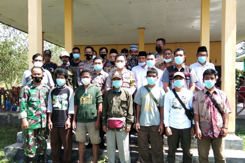 Polisi dan temenggung SAD bujuk pelaku penembakan serahkan diri Polisi dan temenggung SAD bujuk pelaku penembakan serahkan diri