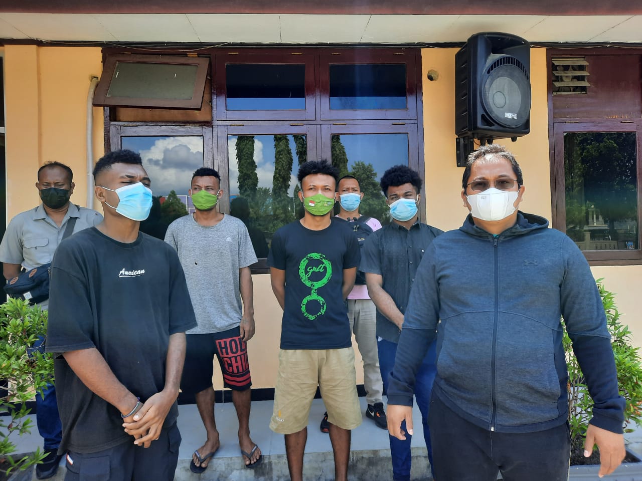 Polres Jayapura limpahkan berkas perkara tahap II, 5 tersangka pembakaran rumah di Bandara Sentani Polres Jayapura limpahkan berkas perkara tahap II, 5 tersangka pembakaran rumah di Bandara Sentani