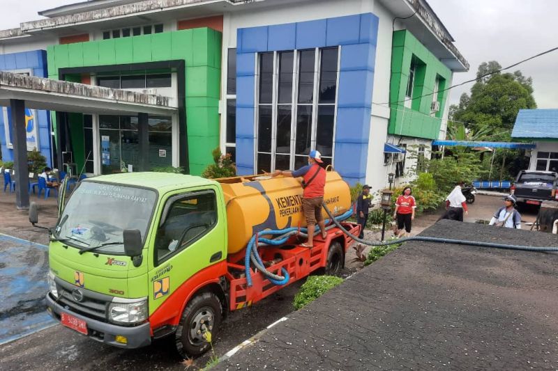 PDAM Sintang tetap distribusikan air bersih meski banjir PDAM Sintang tetap distribusikan air bersih meski banjir