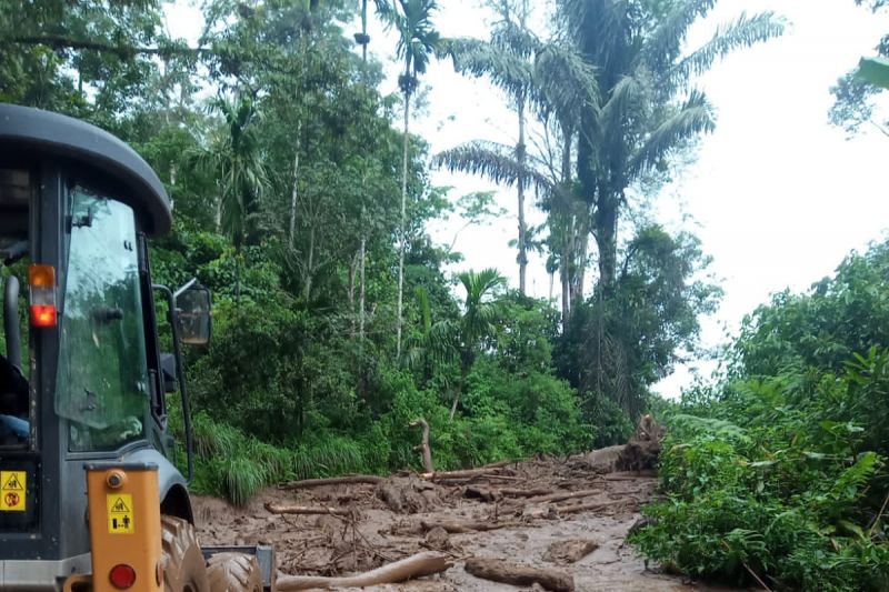Longsor dan banjir landa sejumlah lokasi di Pasaman Barat Longsor dan banjir landa sejumlah lokasi di Pasaman Barat