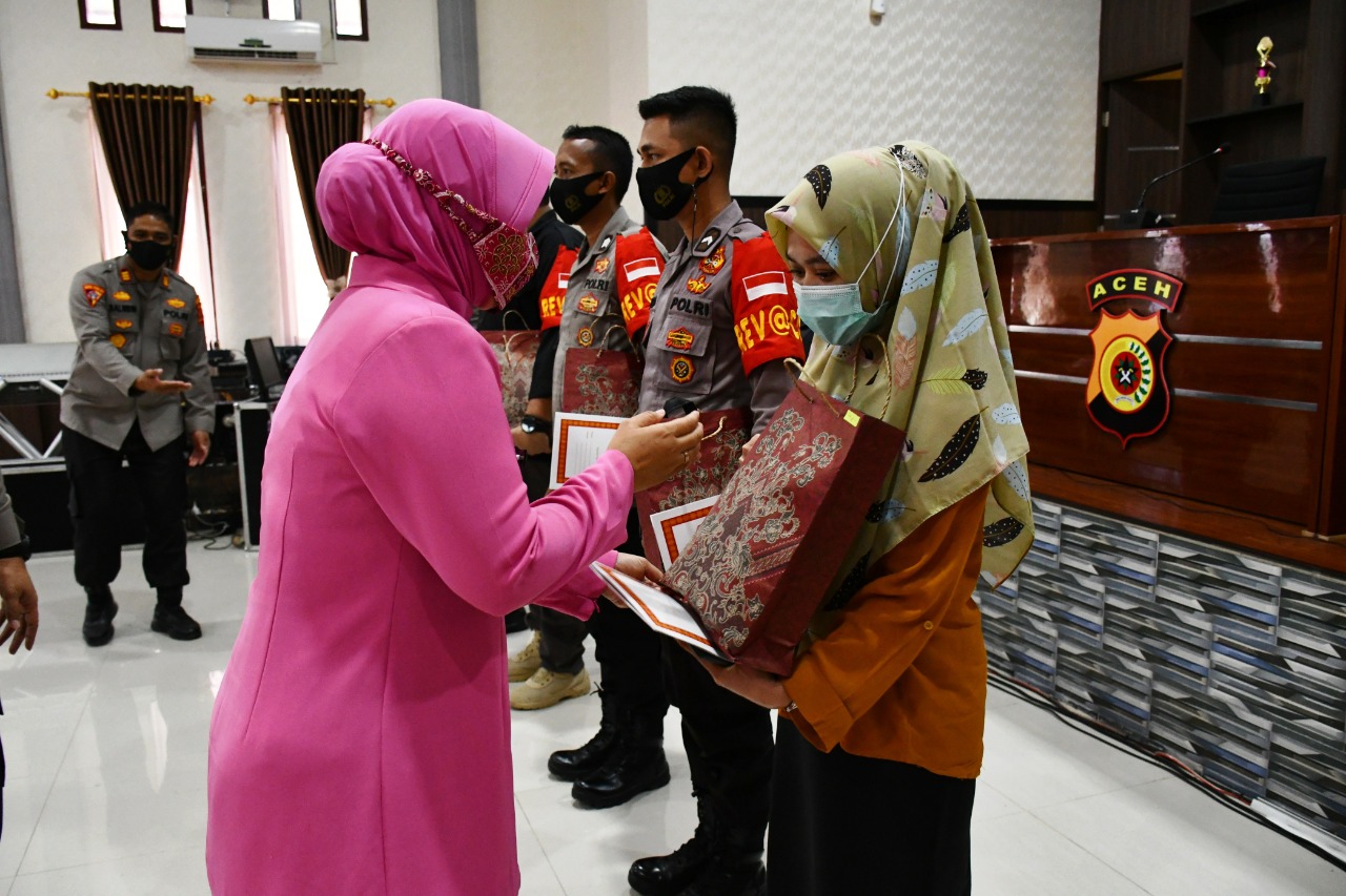 Enam nakes Polres Aceh Timur terima penghargaan